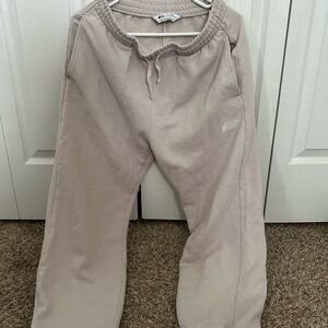 Women’s light pink MEC sweatpants